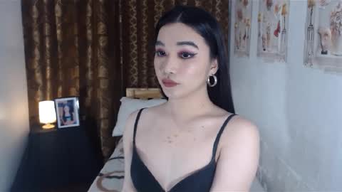 indestructabletrixie online show from January 13, 2025, 5:02 pm