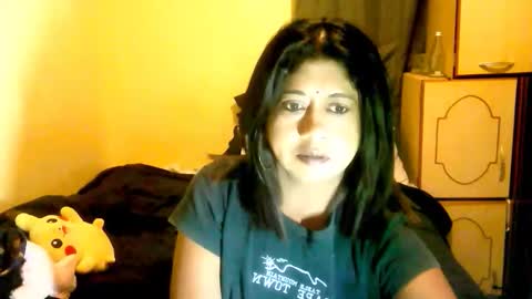 indianpleasures21 online show from April 18, 2026, 1:42 am