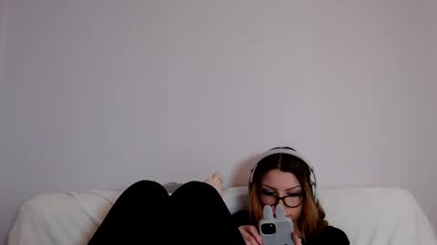 Indigo Elle online show from March 8, 2025, 2:01 am