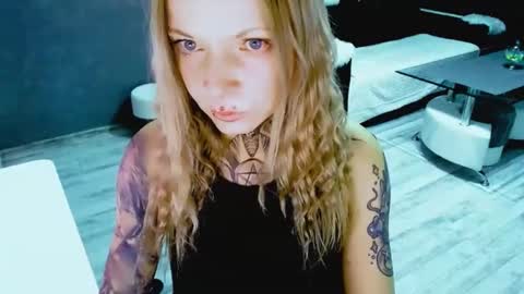 Snapshot of inesdesire chatting on October 30, 2025, 8:27 am InesDesire online show from October 30, 2025, 8:27 am