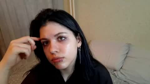 Mia online show from March 30, 2026, 1:23 pm