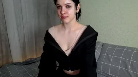 Mia online show from April 2, 2026, 1:42 pm