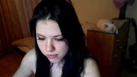 Mia online show from April 17, 2026, 1:58 pm