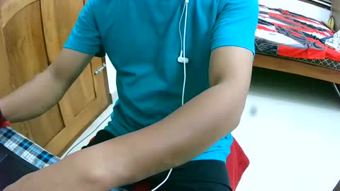 Snapshot of ingloriousuncut chatting on December 6, 2024, 6:39 pm Inglorious Hairy Uncut online show from December 6, 2024, 6:39 pm