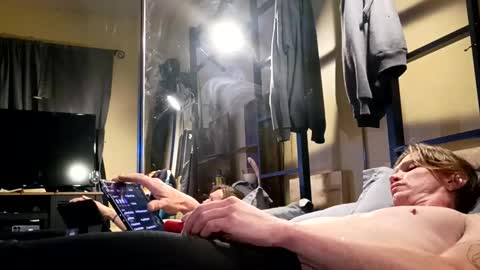 inlovewithlace online show from October 26, 2025, 6:52 am