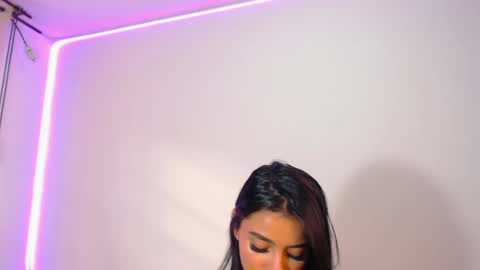 Snapshot of innocent_fox chatting on February 21, 2025, 9:32 pm Abril online show from February 21, 2025, 9:32 pm