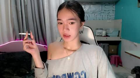 Snapshot of innocent_reign69 chatting on April 19, 2026, 5:23 pm Reign online show from April 19, 2026, 5:23 pm