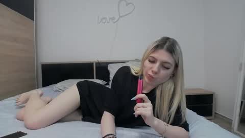 Snapshot of innocentangel2 chatting on May 3, 2026, 9:32 pm innocentangel2 online show from May 3, 2026, 9:32 pm