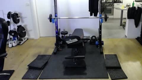 Snapshot of insanemaxxx chatting on December 6, 2024, 5:44 pm insanemaxxx online show from December 6, 2024, 5:44 pm