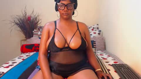Snapshot of intimacysexy chatting on July 1, 2026, 7:46 pm boniswa caroline online show from July 1, 2026, 7:46 pm