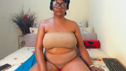 Snapshot of intimacysexy chatting on July 5, 2026, 7:32 pm boniswa caroline online show from July 5, 2026, 7:32 pm