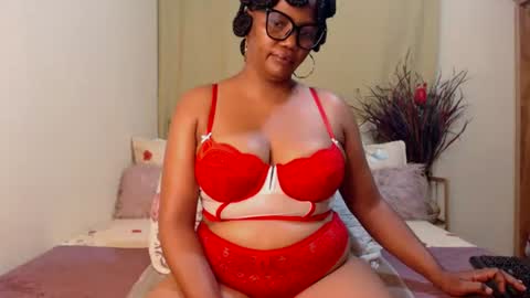 Snapshot of intimacysexy chatting on July 22, 2026, 10:01 pm boniswa caroline online show from July 22, 2026, 10:01 pm