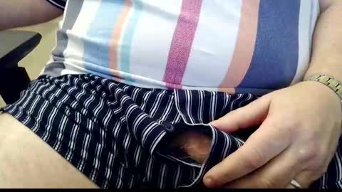 iphorny online show from November 12, 2025, 11:14 pm