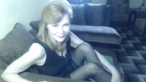 Snapshot of irenalegs chatting on March 3, 2026, 6:41 am irenalegs online show from March 3, 2026, 6:41 am