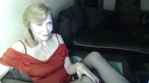 Snapshot of irenalegs chatting on June 16, 2026, 4:26 am irenalegs online show from June 16, 2026, 4:26 am