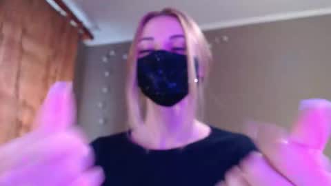 Lily online show from October 1, 2025, 3:07 pm