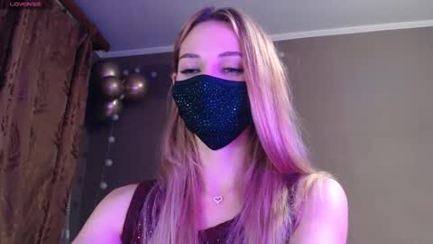 Lily online show from November 7, 2025, 6:19 pm