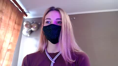 Lily online show from November 27, 2025, 12:40 pm