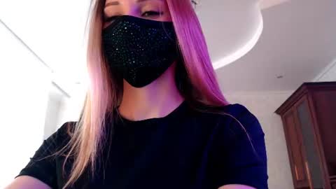 Snapshot of iris_lave chatting on June 8, 2026, 4:40 pm Lily online show from June 8, 2026, 4:40 pm