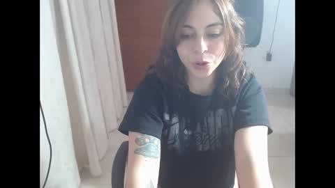 irisarellano_ online show from April 9, 2026, 1:49 pm