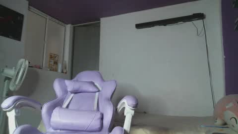 Camilla online show from February 23, 2025, 3:40 pm