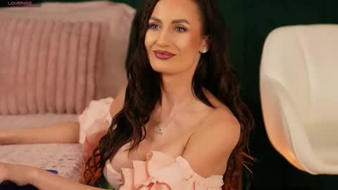 Snapshot of irisnightshade chatting on October 17, 2025, 12:01 am Maria online show from October 17, 2025, 12:01 am