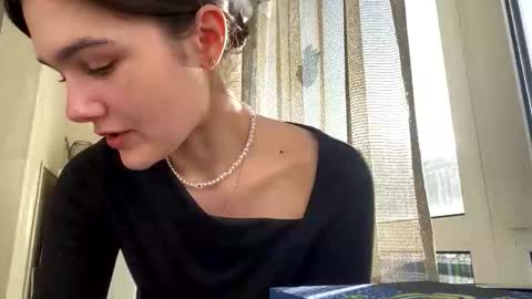 irisss31 online show from February 1, 2026, 12:15 pm