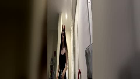 irisss31 online show from June 8, 2026, 6:41 pm