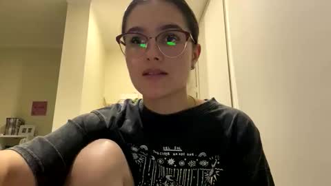 irisss31 online show from June 9, 2026, 7:36 pm