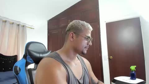 Snapshot of iron_leo chatting on April 7, 2026, 9:15 pm Leo online show from April 7, 2026, 9:15 pm