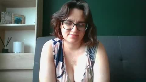 Snapshot of irresistibleparis chatting on July 7, 2026, 6:47 am Paris online show from July 7, 2026, 6:47 am