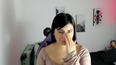 isabella online show from April 16, 2026, 8:42 pm