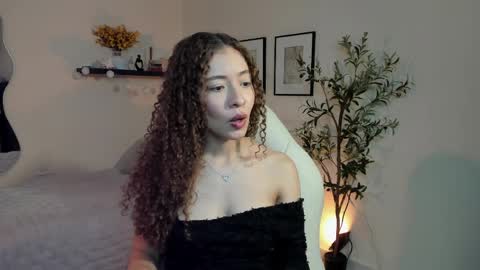 isa_____ online show from April 5, 2026, 8:50 pm