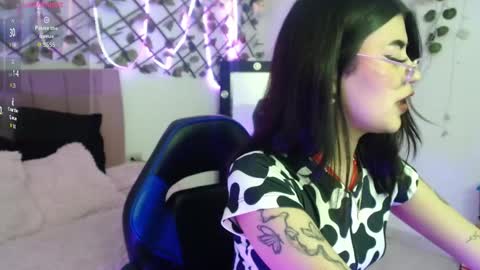 isabela online show from October 24, 2025, 3:14 am