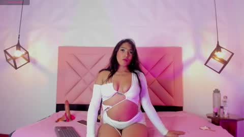 ISABELLA online show from June 3, 2026, 10:37 pm