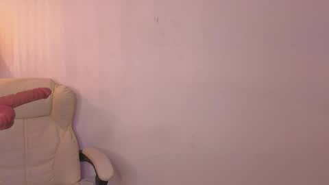 Snapshot of isa_dumont chatting on April 21, 2026, 2:51 am ISA online show from April 21, 2026, 2:51 am