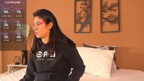 oIssaJonneso online show from February 25, 2025, 12:24 pm