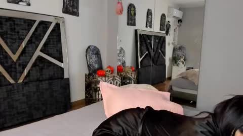 oIssaJonneso online show from October 26, 2025, 12:22 pm