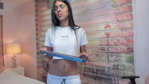    online show from October 15, 2025, 4:01 am