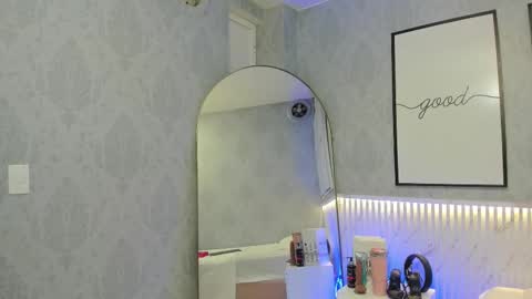 Snapshot of isa_little4u chatting on March 17, 2026, 10:18 am online show from March 17, 2026, 10:18 am