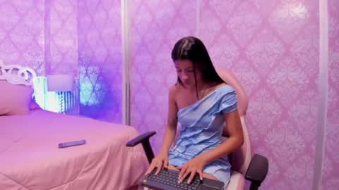 Snapshot of isa_little4u chatting on June 25, 2026, 10:31 am online show from June 25, 2026, 10:31 am