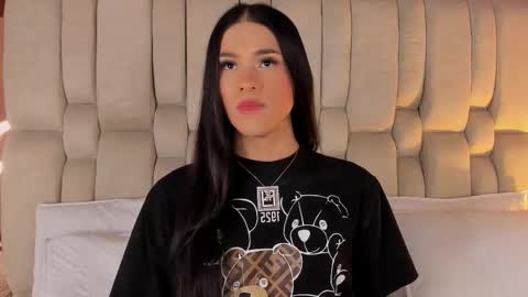 Isa  online show from February 18, 2026, 2:29 am