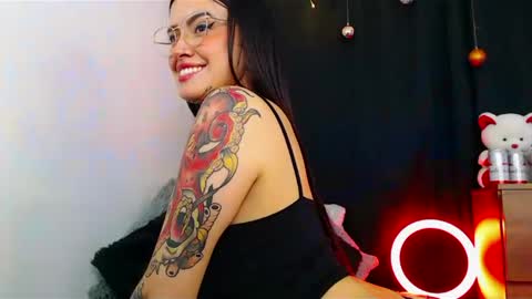 Snapshot of isa_maiden_ chatting on December 30, 2024, 10:55 pm online show from December 30, 2024, 10:55 pm