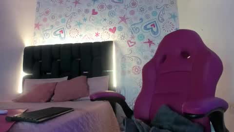 isa_rivas online show from December 5, 2025, 12:03 pm