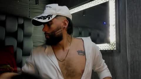 Snapshot of isaac_vercetis chatting on December 1, 2025, 12:15 am Isaac FVercettis online show from December 1, 2025, 12:15 am