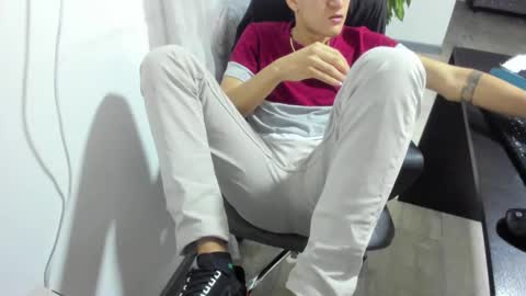 Snapshot of isaac_winter_ chatting on October 7, 2025, 2:09 am Isaac online show from October 7, 2025, 2:09 am