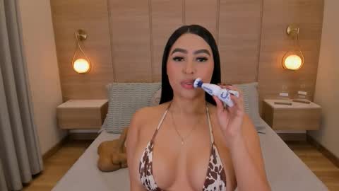 Isa online show from February 10, 2026, 3:54 am