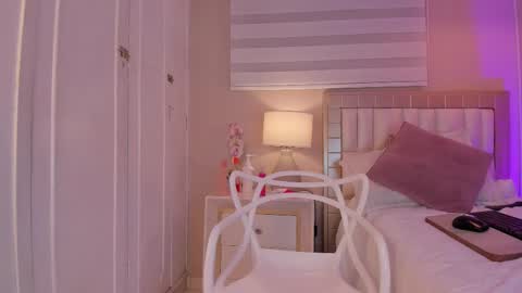 Snapshot of isabela__x chatting on February 12, 2026, 11:44 pm isabela__x online show from February 12, 2026, 11:44 pm