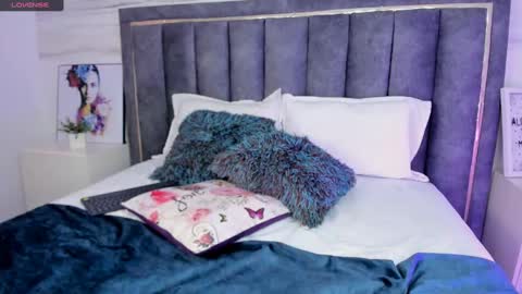 isabella Fox online show from December 13, 2024, 3:38 am