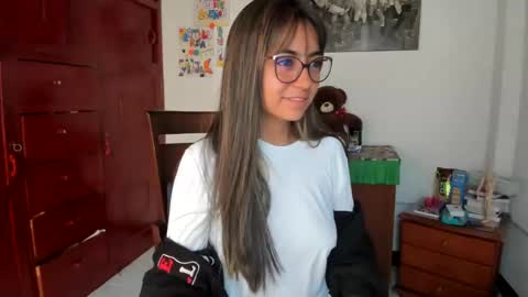 Snapshot of isabella22_1 chatting on January 21, 2025, 12:50 pm Isabella22 1 online show from January 21, 2025, 12:50 pm